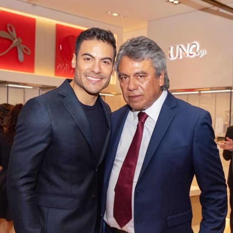 Carlos Rivera y su padre 