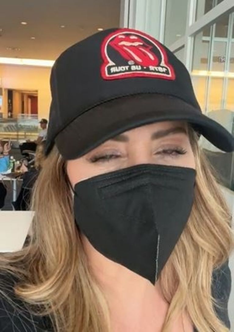 Andrea Legarreta en aeropuerto de Tokio