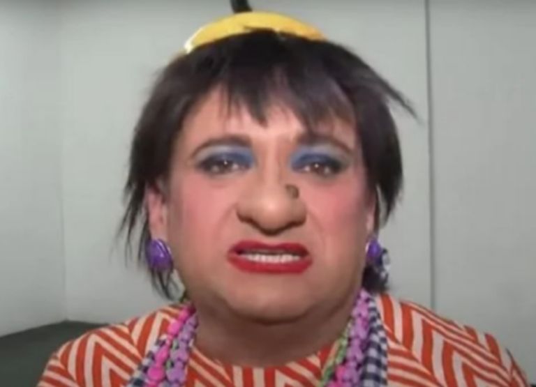 Lalo España como 'Doña Márgara Francisca'