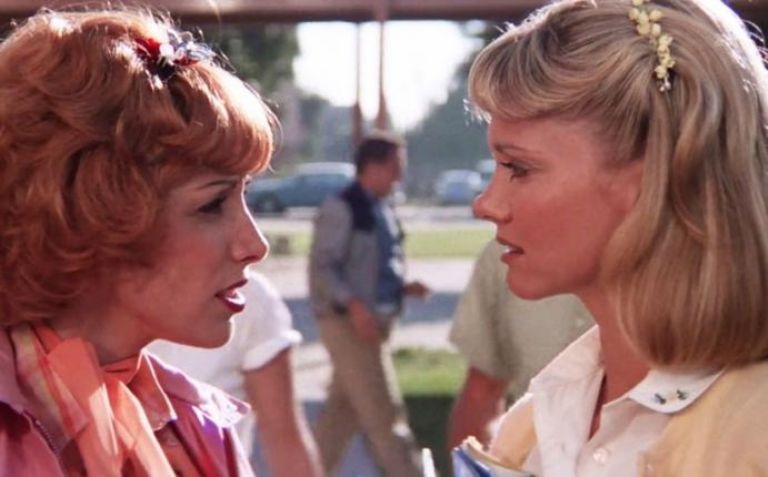 Olivia Newton John con Didi Conn en 'Vaselina'