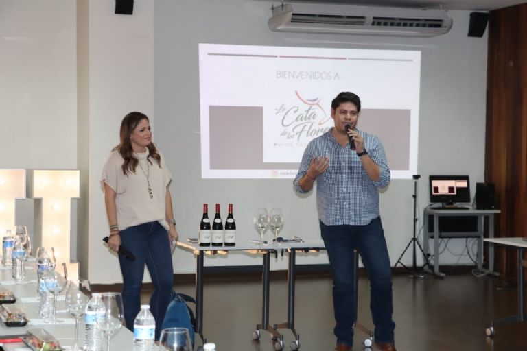 Clarissa Flores Chong y Alfonso Flores