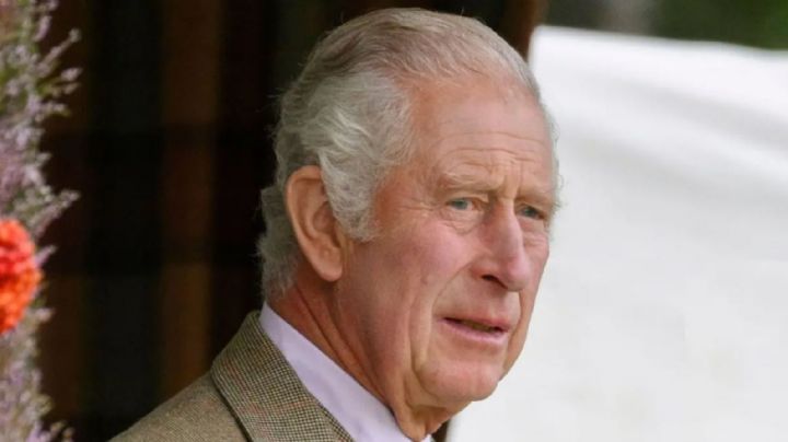 Carlos III estalla contra asistente real frente a las cámaras: "No puedo soportar esto"