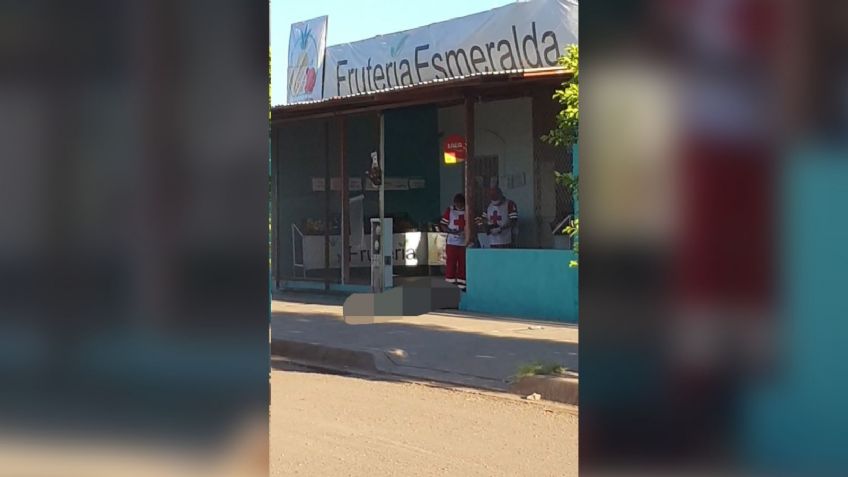 Joven es asesinado a balazos en la entrada de una frutería en Ciudad Obregón