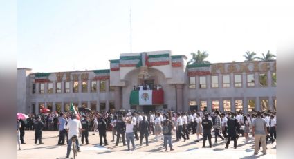 Cajeme celebra con desfile cívico militar por el aniversario 212 de la Independencia de México