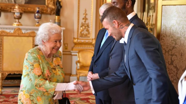 Tras hacer cola por horas, David Beckham le da el último adiós a la Reina Isabel II