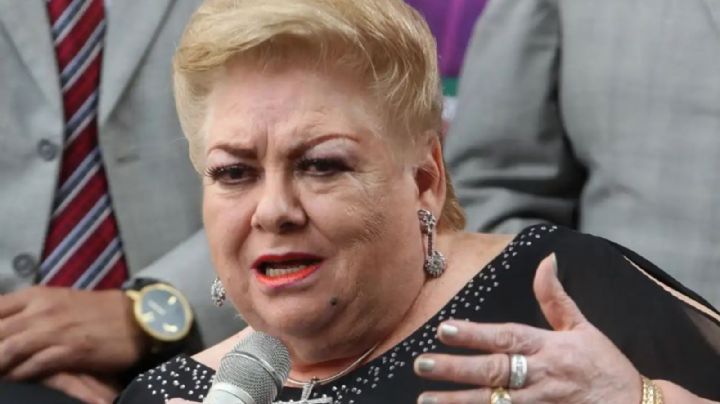 Paquita la del Barrio recibe inesperado regalo en pleno concierto y así reacciona: "Qué poca mad..."