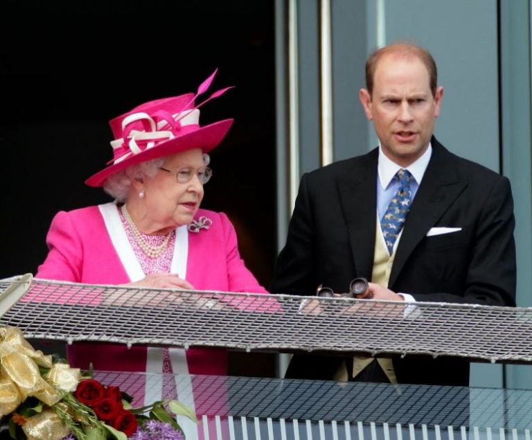 Reina Isabel y su hijo Eduardo