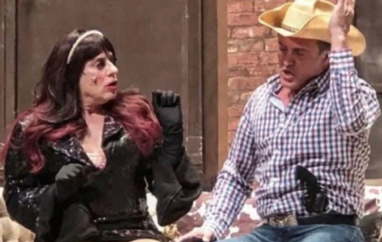 Alexis Ayala se ha transformado en mujer