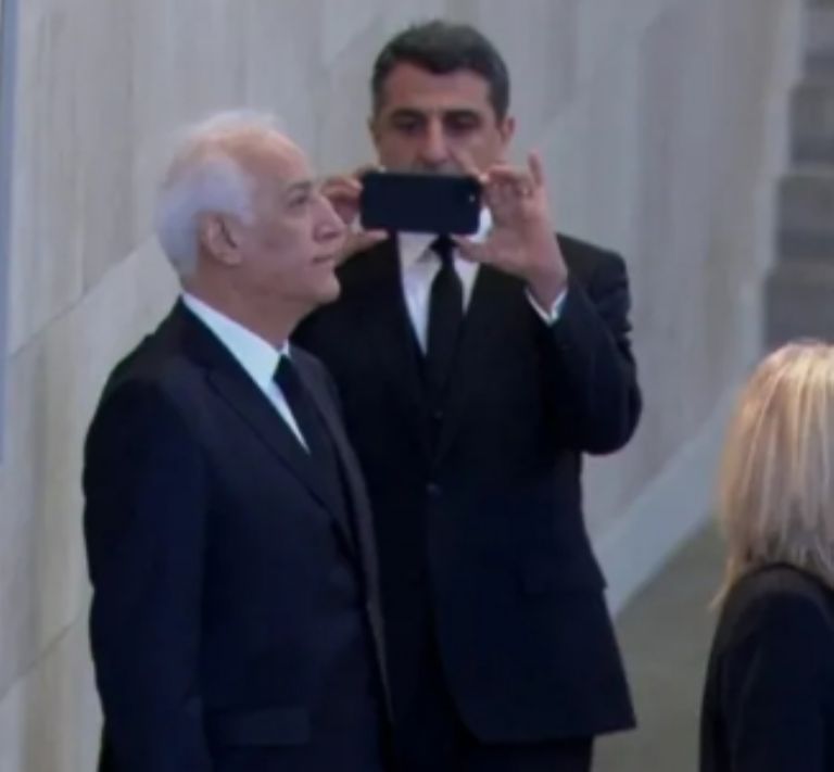 Foto del presidente de Armenia causa polémica en el Reino Unido. Foto: Twitter