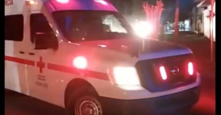 Paramédicos llegan al sitio