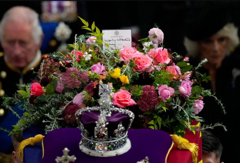 Mensaje del Rey Carlos III a la Reina Isabel II 