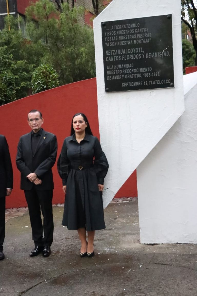 Homenaje a víctimas de los sismos de 1985 y 2017