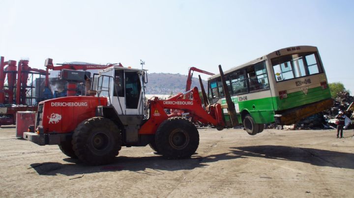 A la basura: 250 microbuses de la Ruta 14 serán chatarra; entra el nuevo Trolebús Elevado