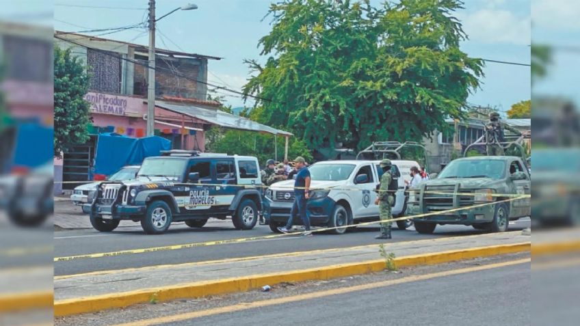 Tras discusión, hombre es atacado a balazos al viajar en su vehículo en Morelos