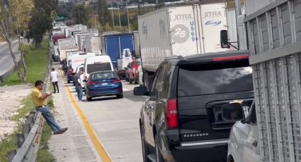 Manifestantes bloquean el paso en la autopista México-Querétaro; piden justicia por desaparecidos