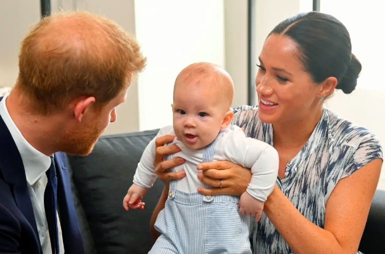 Meghan y Harry con Archie 