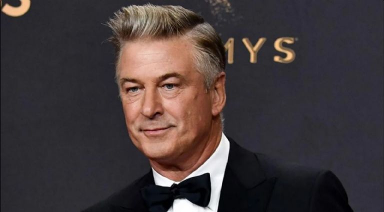 Alec Baldwin confiesa que tiene 39 años de sobriedad pero revela que aún lo extraña 