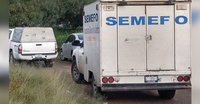 Semefo llega al sitio del crimen