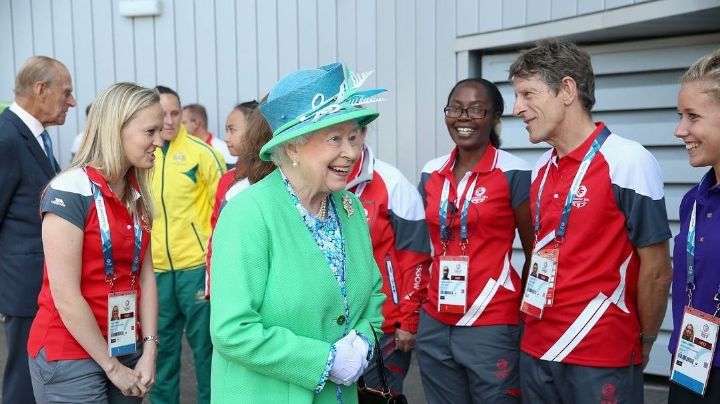 Inglaterra vuelve a la normalidad: Palacio de Buckingham levanta luto por la muerte de Isabel II