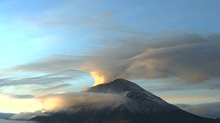VIDEOS: Se 'enoja' el Popocatépetl y sorprende a la ciudadanía con 2 explosiones este martes