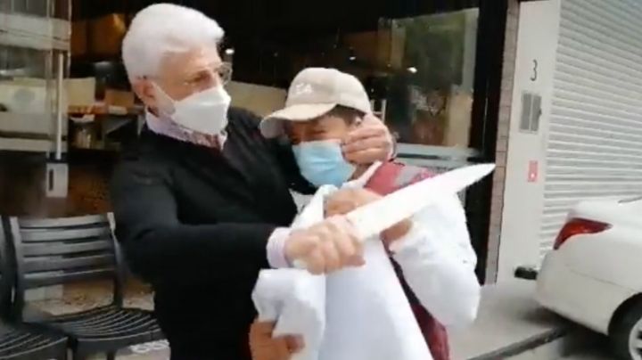 Captan al padre de Mauricio Tabe con cuchillo atacando a un hombre en la Miguel Hidalgo