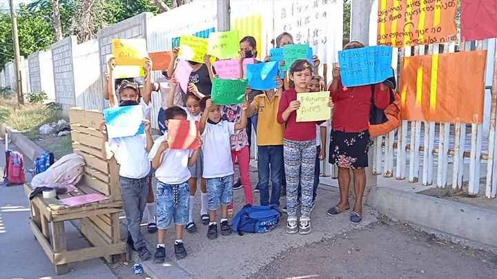 Por falta de aires acondicionados, padres toman la primaria 'Esteban Teros Careaga' en Cajeme