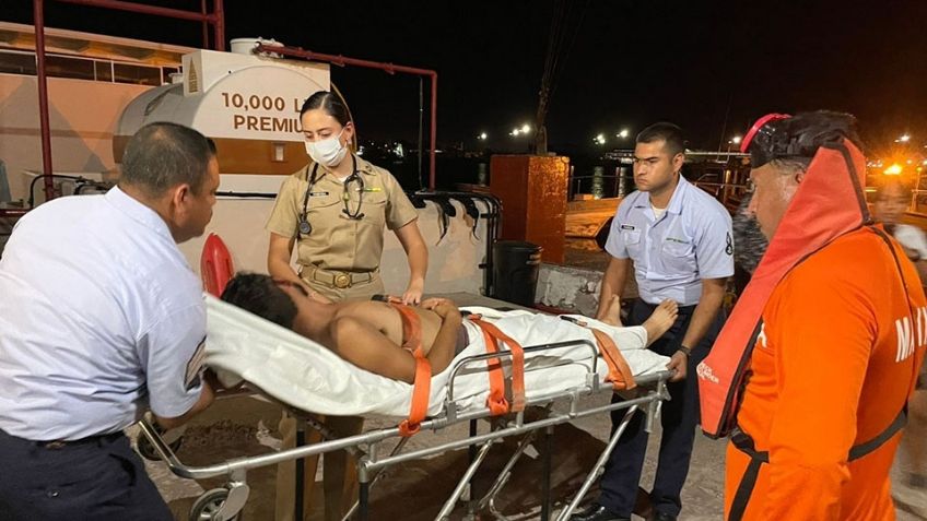 Marina apoya a tripulante de embarcación pesquera tras presentar problemas de salud en Guaymas