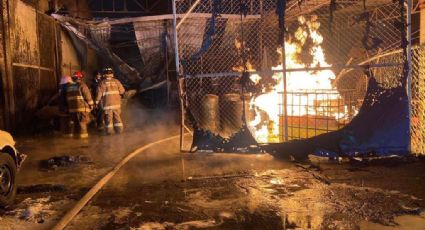 Tlalnepantla: Se registra un fuerte incendio en fábrica de solventes de San Juan Ixhuatepec