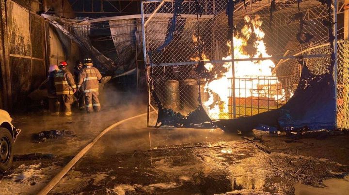Tlalnepantla: Se registra un fuerte incendio en fábrica de solventes de San Juan Ixhuatepec