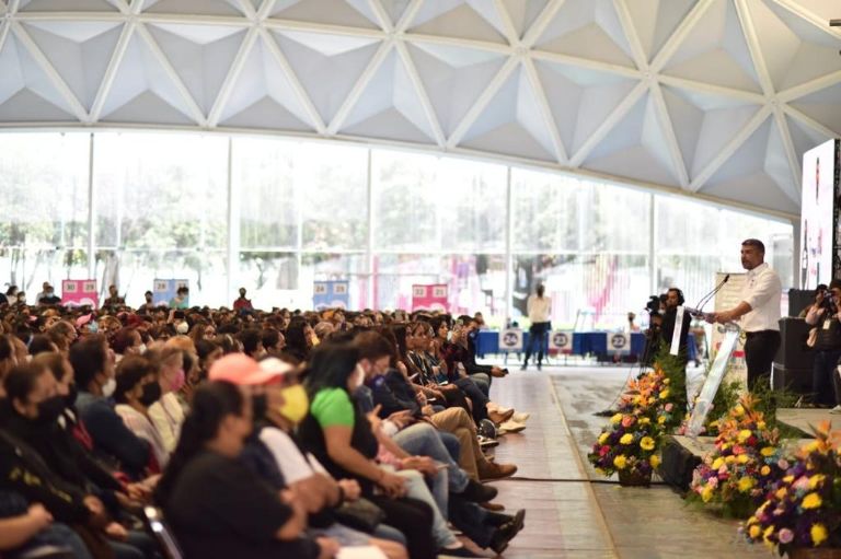 Entrega de apoyo a mujeres en la CDMX