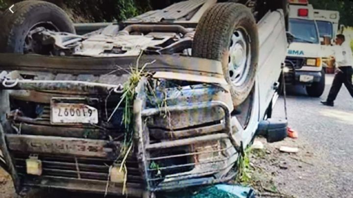 (VIDEO) Fuerte accidente: Vehículo de la Semar que escolta a gobernadora de Colima se vuelca