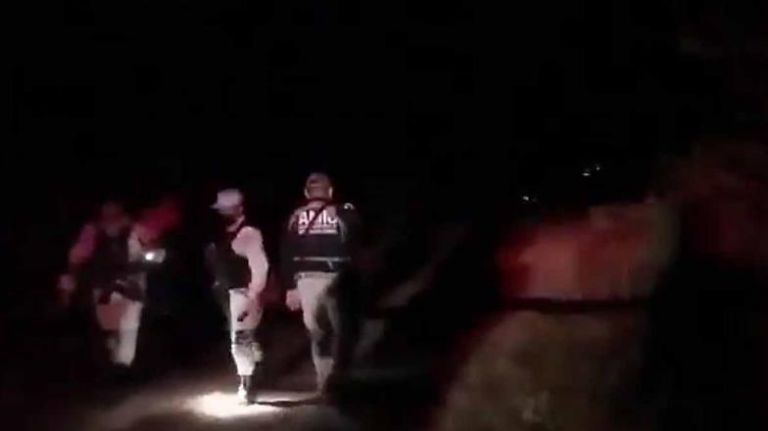 Autoridades se movilizan por hallazgo de dos hombres sin vida en el Cerro de la Virgen, Sonora. Foto: Facebook