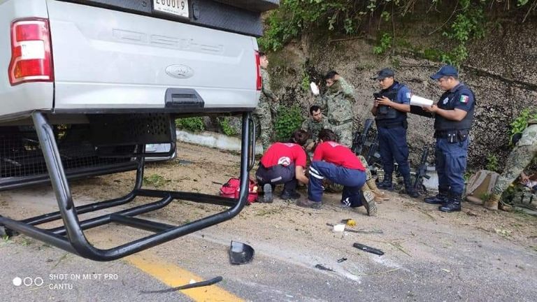 Marinos sufren accidente en carretera de Colima. Foto: Twitter