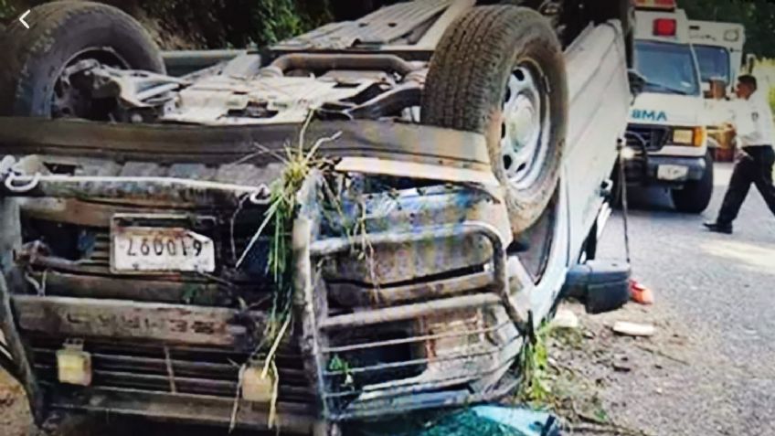 (VIDEO) Fuerte accidente: Vehículo de la Semar que escolta a gobernadora de Colima se vuelca