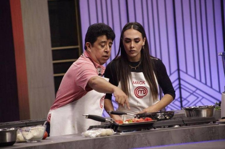 Carlos Ecuardo Rico y Macky protagonizaron uno de los momentos más épicos de 'MasterChef Celebrity'. Foto: Internet