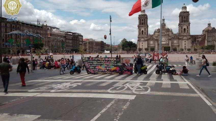 Manifestantes llegan al Zócalo, piden viviendas populares en terrenos abandonados