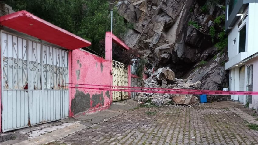 La lluvia deja estragos en Ecatepec: Un cerro se desgaja; hay dos viviendas dañadas