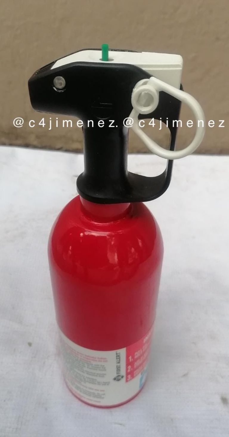 Detienen a joven que ataca con extintor a agentes de la SSC-CDMX. Foto: Twitter