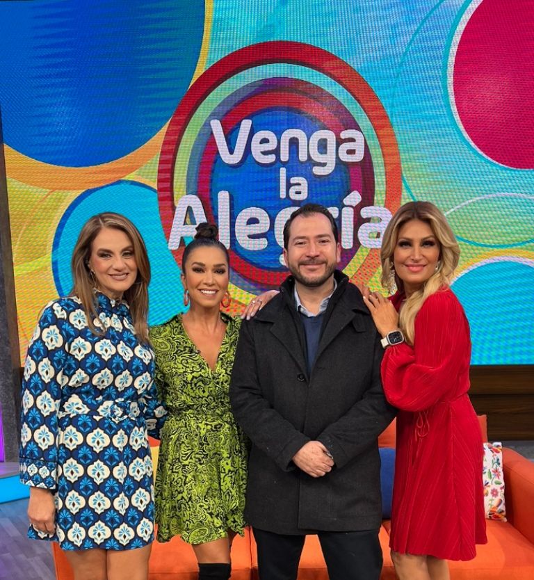 Twitter @adrianortegae