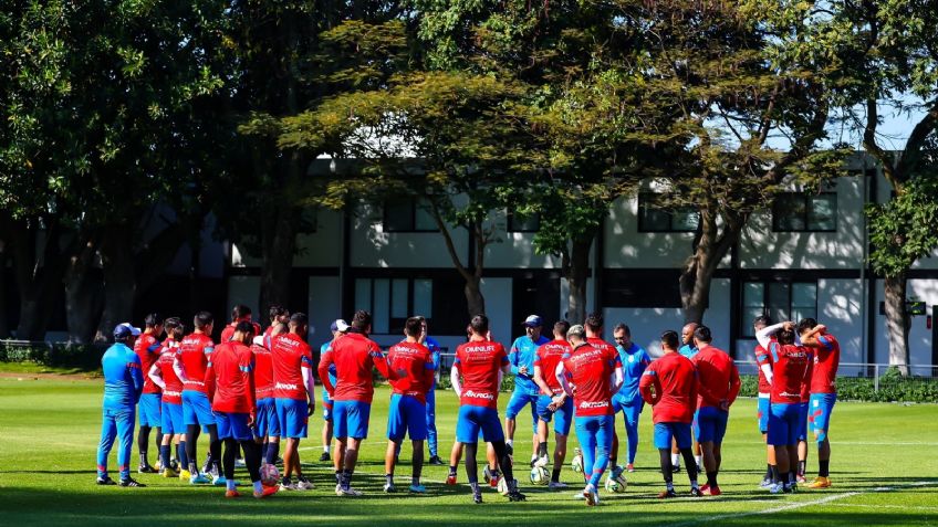 Mientras se decide que pasará con Ormeño, Chivas recupera a uno de sus delanteros