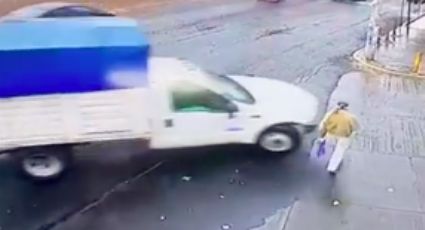 FUERTE VIDEO: Conductor atropella a un 'abuelito' en Chimalhuacán y tras ello, ¡le reclama!