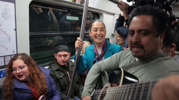 Con canción incluida Claudia Sheinbaum viaja en la Línea 12 del Metro de la CDMX