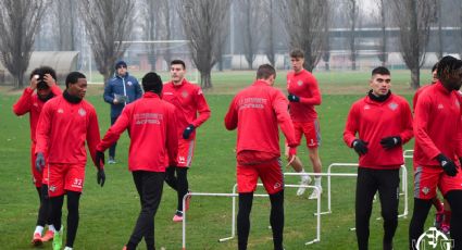 Johan Vásquez tiene nuevo técnico, quien ya tomó su primera decisión importante sobre el mexicano