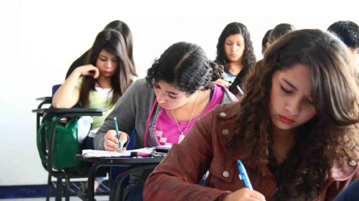 Con becas reconocen a estudiantes ganadores de la Olimpiada del conocimiento en Edomex
