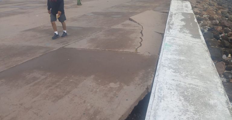 Malecón de Guaymas presenta 'hundimientos'; autoridades no atienden
