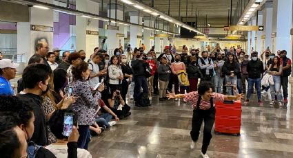 Ahora sí la dejaron cantar: Tras apertura de la L12 del Metro, Flor Amargo da concierto a los usuarios