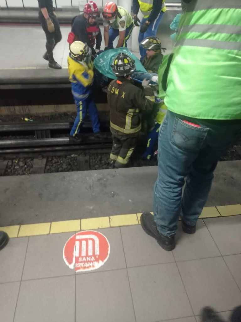 Autoridades se movilizaron por una muerte en el Metro CDMX. Foto: Twitter