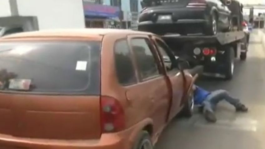 Conductor en estado de ebriedad de impacta con vehículo frente a escuela de Ecatepec