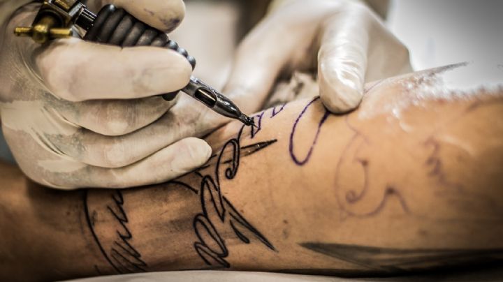 "Solo fui a tatuarme": Mujer termina golpeada y abusada por un tatuador al que le habían recomendado