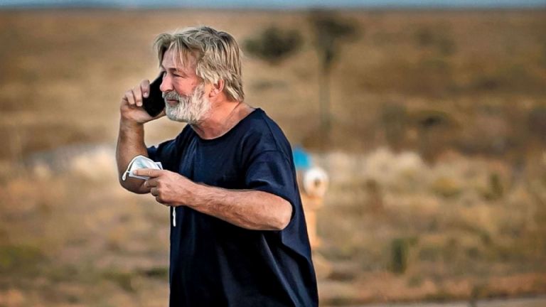 Alec Baldwin confiesa que tiene 39 años de sobriedad pero revela que aún lo extraña 